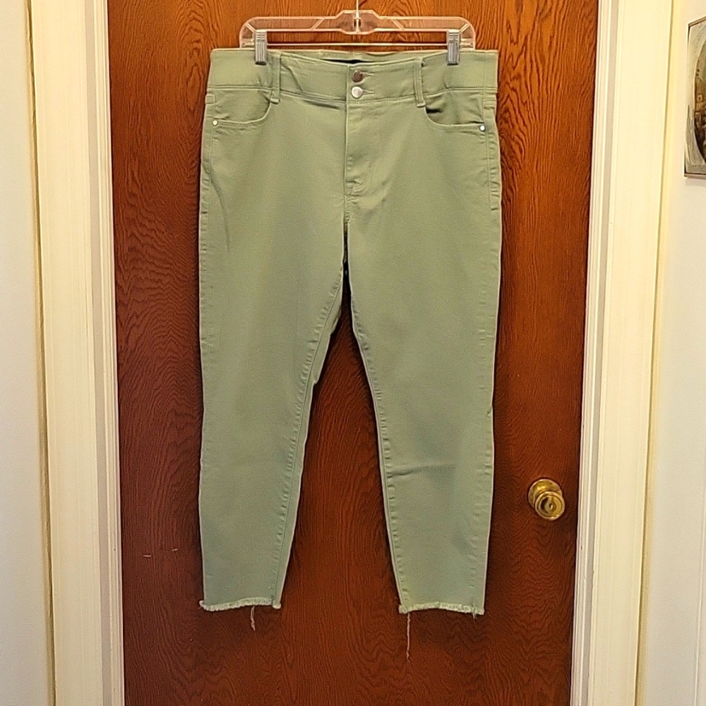 Apt 9 light sage green ankle pants sz 14